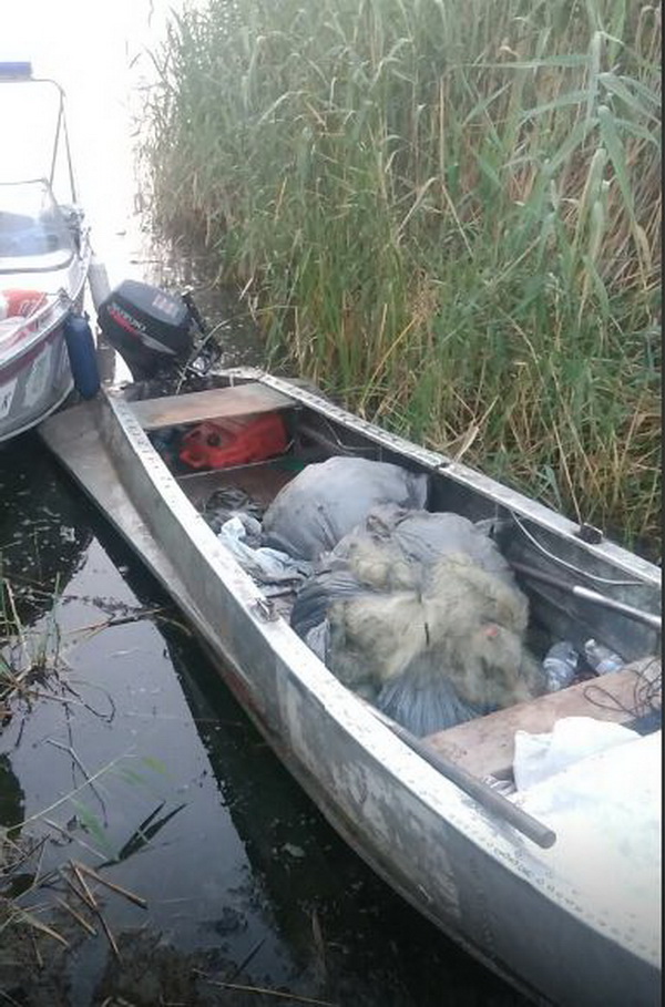 На Самарі упійманий браконьєр навмисно зламав човен - фото 1