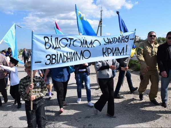 Представники Меджлісу переконували російських військових, що Крим – це Україна - фото 3