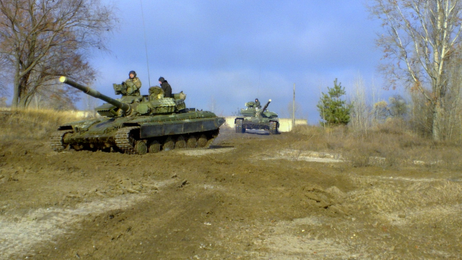 Майбутні харківські танкісти тренуються вдень і вночі - фото 2