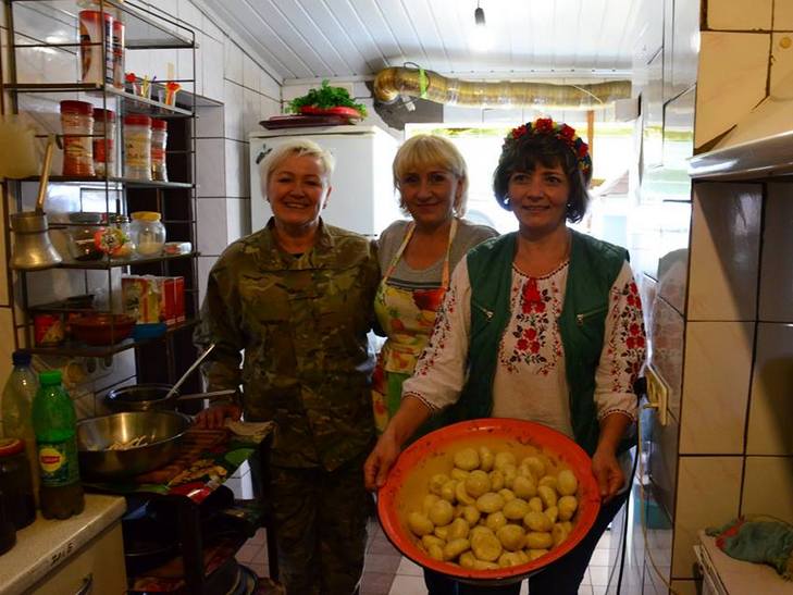 Як волонтерка з Чутового перетворила своє кафе на куточок для бійців АТО - фото 5