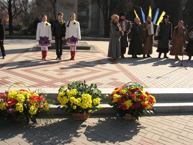Українська спільнота відзначає річницю з дня народження Кобзаря - фото 3