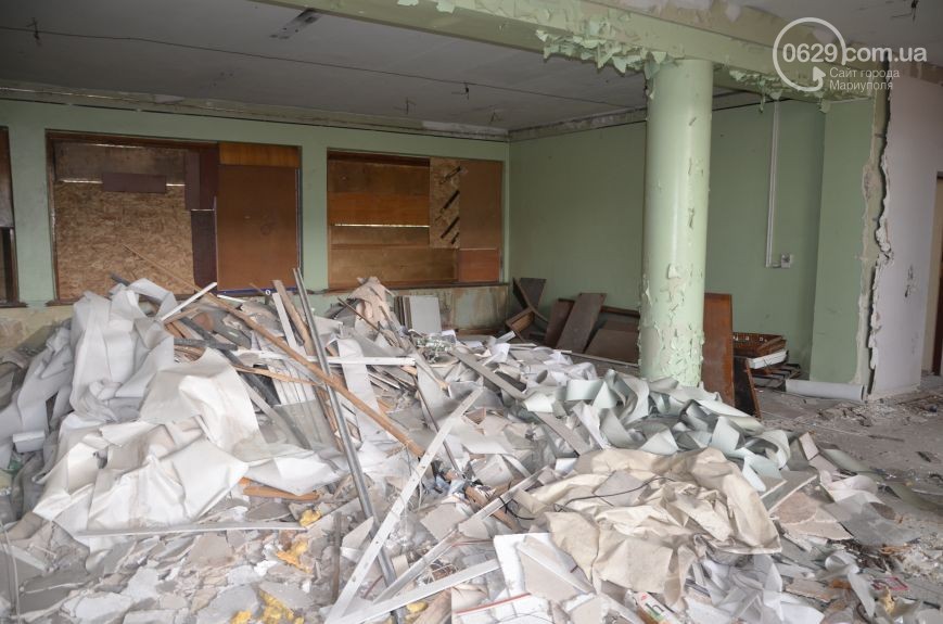 Що залишилося від будівлі міськради Маріуполя після захоплення бойовиками (ФОТО, ВІДЕО) - фото 11
