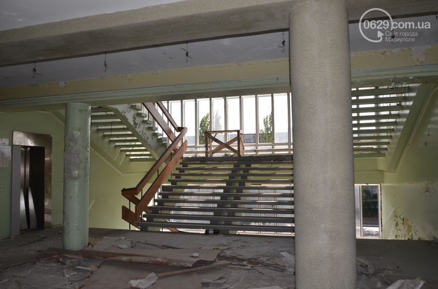 Що залишилося від будівлі міськради Маріуполя після захоплення бойовиками (ФОТО, ВІДЕО) - фото 22