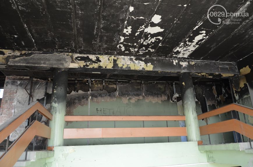 Що залишилося від будівлі міськради Маріуполя після захоплення бойовиками (ФОТО, ВІДЕО) - фото 27