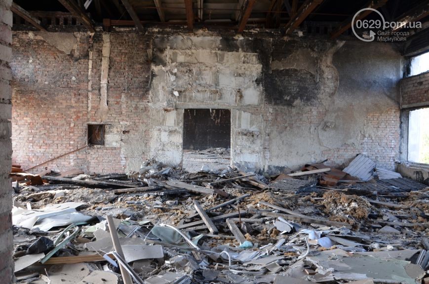 Що залишилося від будівлі міськради Маріуполя після захоплення бойовиками (ФОТО, ВІДЕО) - фото 28