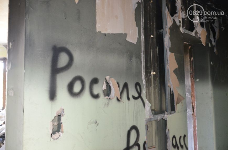Що залишилося від будівлі міськради Маріуполя після захоплення бойовиками (ФОТО, ВІДЕО) - фото 32
