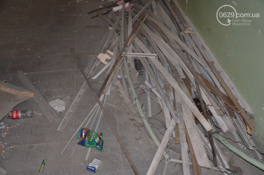Що залишилося від будівлі міськради Маріуполя після захоплення бойовиками (ФОТО, ВІДЕО) - фото 8