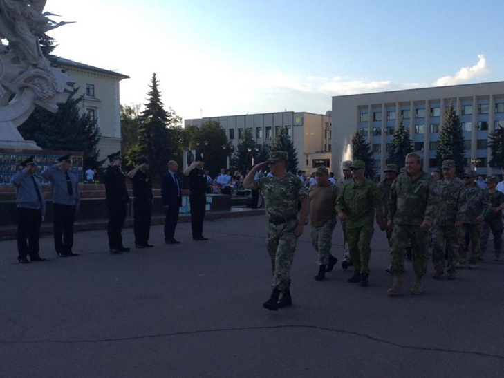 Сьогодні на головному майдані Хмельницького поліція провела показовий інструктаж - фото 7
