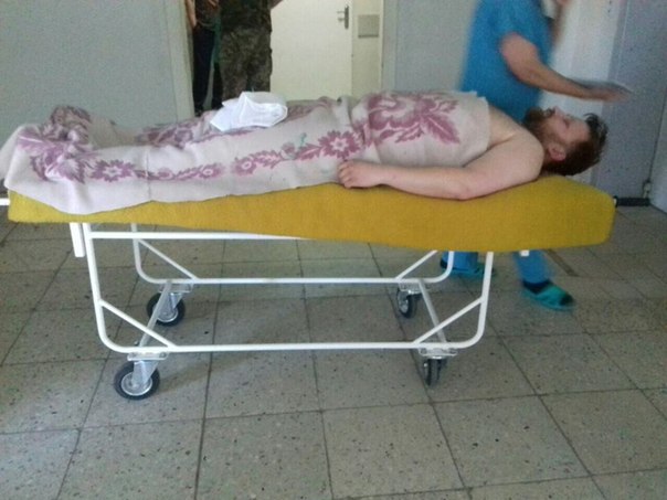 Опубліковані лікарняні фото побитого в Харкові активіста  - фото 1
