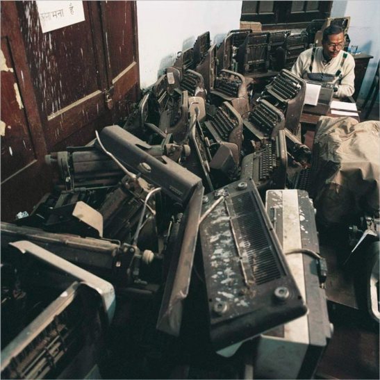 Як "розкішно" виглядають робочі кабінети індійських чиновників - фото 4