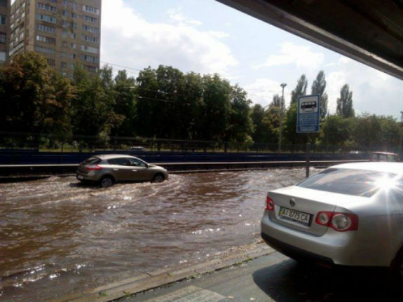 Як Кличко "топить" киян у дощових річках - фото 3