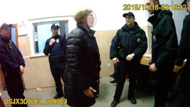 Львівська вчителька вищої категорії жорстоко побила поліцейських - фото 3
