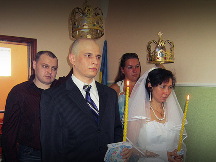 На Сумщині вперше "довічник" обвінчався з нареченою  - фото 1