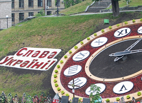 У центрі Києва запрацював новий квітковий годинник (ФОТО) - фото 2