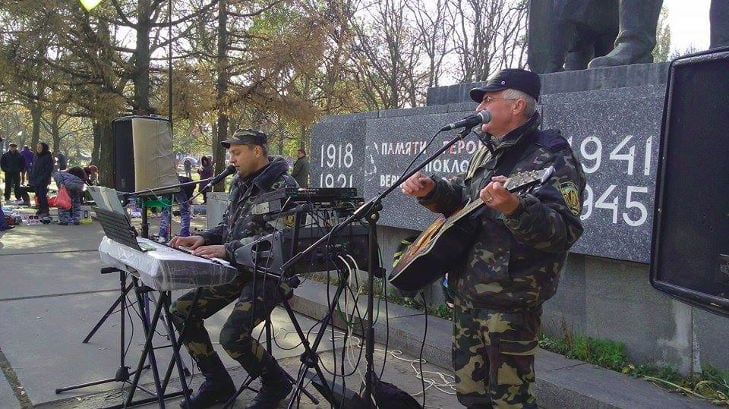 У Кіровограді дует із Рівного співає і збирає гроші на лікування воїнів АТО - фото 1