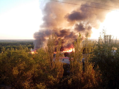 У Донецьку почалася сильна пожежа - фото 1
