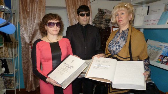 На Кіровоградщині презентували перший в Україні молитовник для незрячих - фото 1