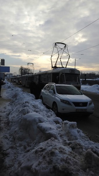 У Харкові "герой парковки" створив затор з трамваїв  - фото 2