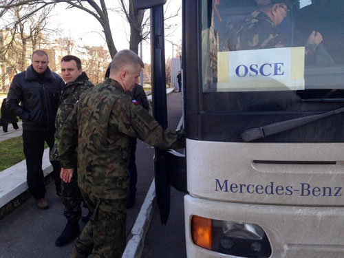 Хроніки окупації Криму: росіяни пішли на штурм, журналістам ламають ребра - фото 2