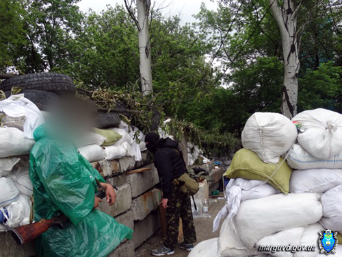 Екс-"ДНРівці" у Маріуполі допомагають міліції ловити бойовиків (ФОТО) - фото 3