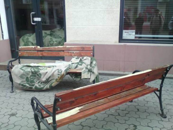 Ужгородські правоохоронці нарешті прибрали з центру "народних люстраторів" - фото 1