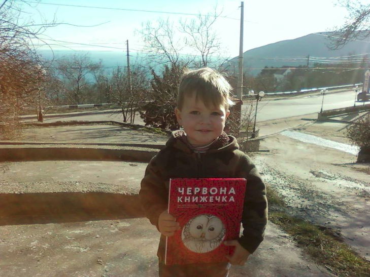 Шоу-мен збирає українські книги для дітей в окупованому Криму - фото 1