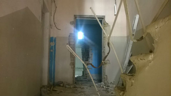 У Києві розбирають старовинний будинок, який палав два місяці тому  - фото 7