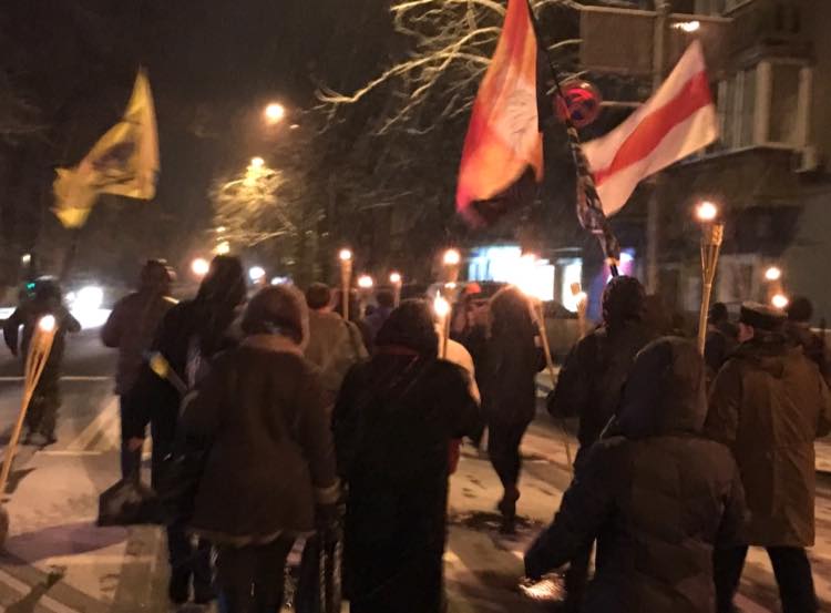 У Києві пройшла смолоскипна хода, приурочена річниці розгону студентів - фото 3