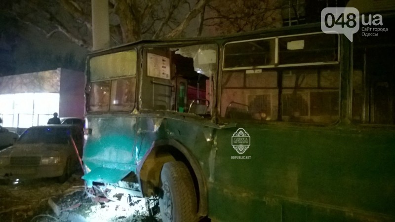 В Одесі п'яний чоловік викрав тролейбус та 