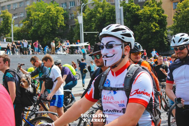 Велодень в Харкові: костюми тварин, піратів та спортсмени у вишиванках   - фото 14