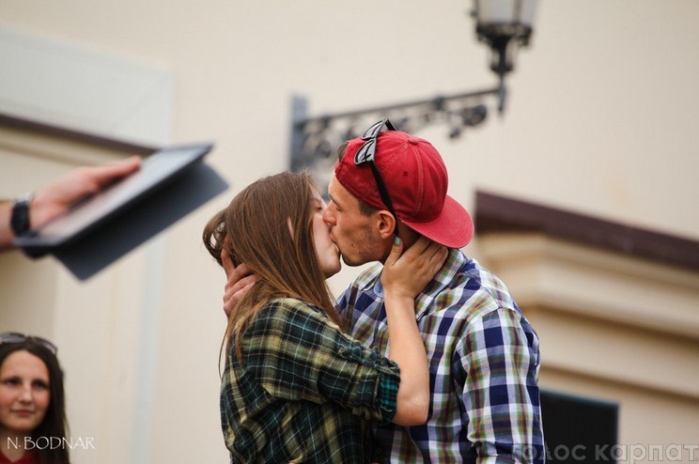 В Ужгороді визначали, хто найпристрасніше і найдовше цілується - фото 2