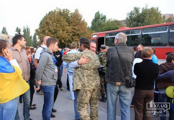 На Дніпропетровщині зустріли п'яту хвилю демобілізованих танкістів - фото 1
