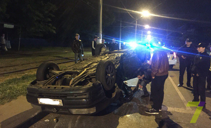 ДТП в Одесі: постраждали п'ять осіб, винуватця аварії забрали у невідомому напрямку - фото 3