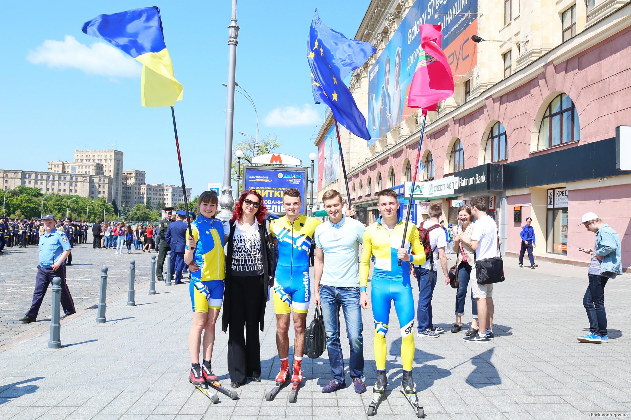 У центрі Харкова більше 4 тис. студентів влаштували європейський парад - фото 3