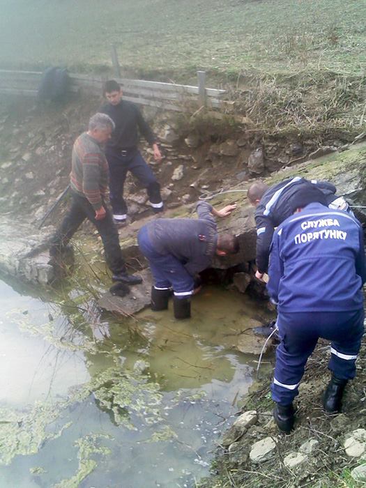 На Воловеччині з-під обваленої бетонної брили рятували хлопчика  - фото 1