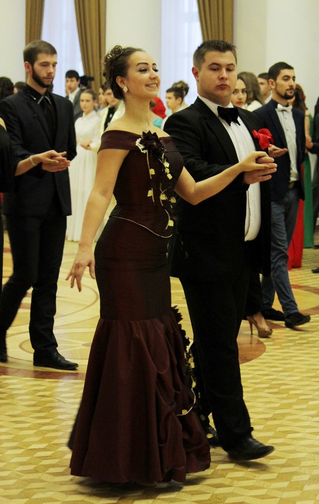 Як "аристократи" "ЛНР" танцювали у перуках на балу (ФОТО) - фото 8