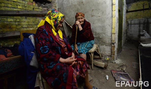 Зворушливі фото. Старі та війна на Донбасі (ФОТО) - фото 5