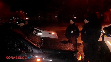 У Миколаєві п'яний екс-начальник Жовтневої ДАІ замкнувся в машині і обматюкав патрульних - фото 1