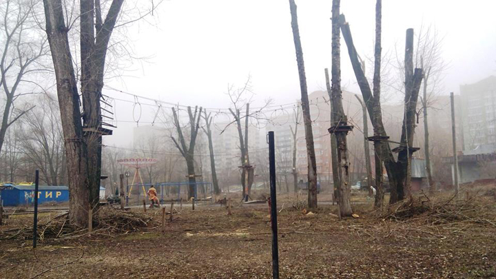 Комунальники перетворили парк "Казка" на декорацію фільму жахів - фото 2