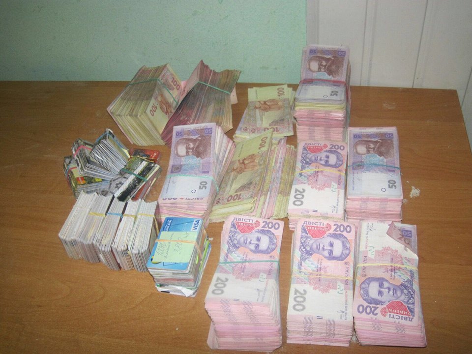 На Харківщині затримали жінку, яка везла бойовикам 740 тис грн готівкою  - фото 3