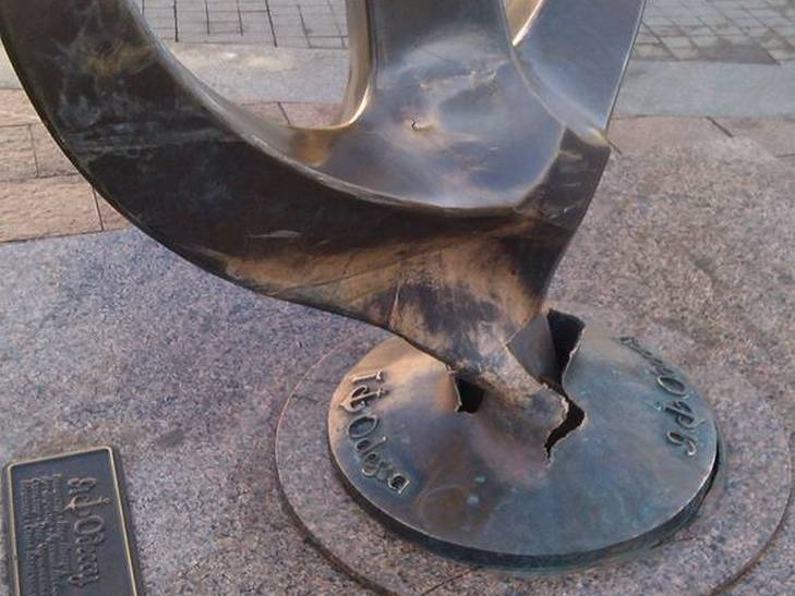 Іноземець на "Порше" протаранив скульптуру в центрі Одеси - фото 2