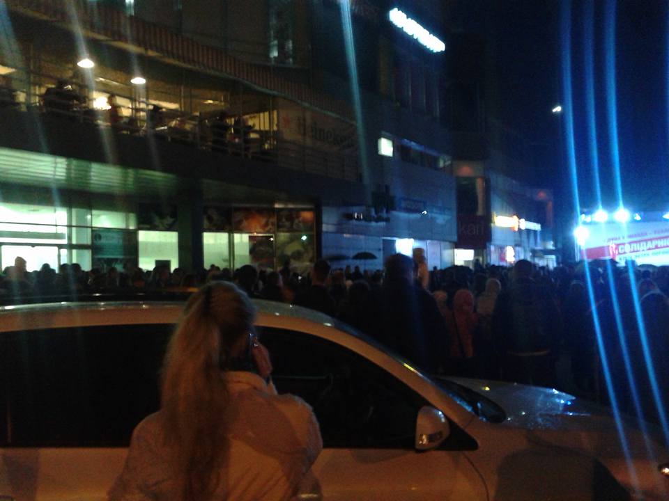 В Ужгороді під час концерту з Луценком загорівся торговий центр - фото 1