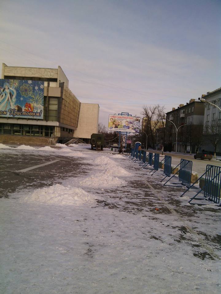 Окупований Луганськ вражає своєю порожнечею в останній день року (ФОТО) - фото 4