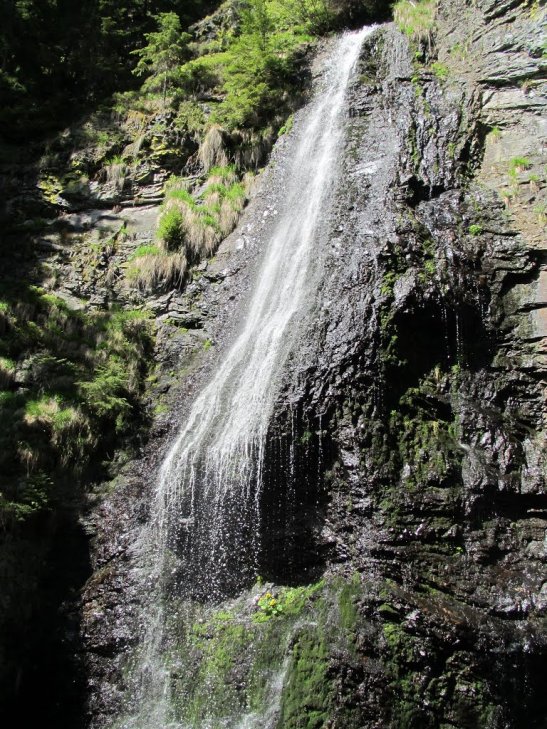 Як виглядає у Карпатах найвищий водоспад країни - фото 1