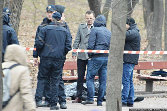 У парку біля станції київського метро знайдено тіло чоловіка - фото 1
