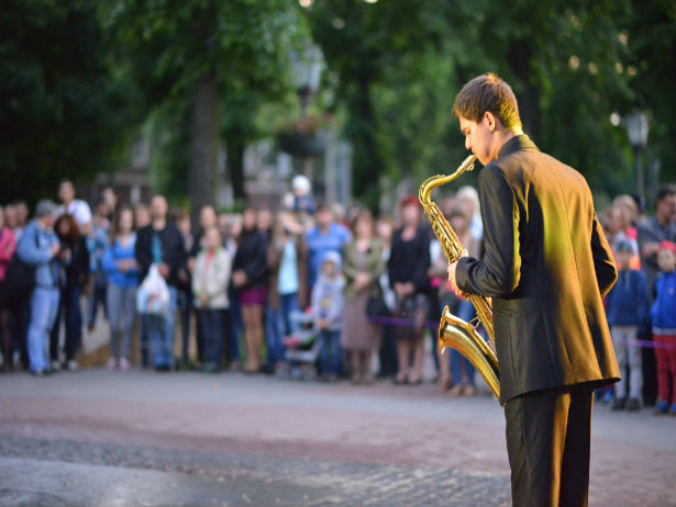 Сумчани відзначили новосілля Дами з парасолькою (ФОТОФАКТ) - фото 4