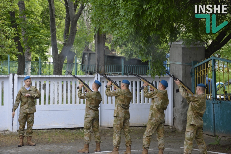 У Миколаєві відкрили меморіальну дошку Герою АТО, який врятував побратимів