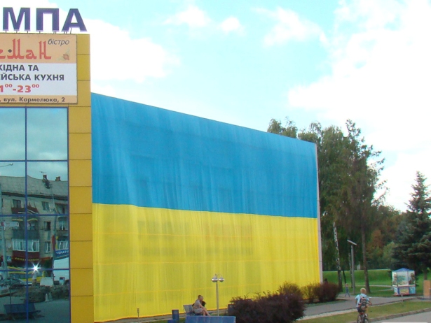 У Вінниці нашвидкоруч "прикрили" радянську символіку - фото 1