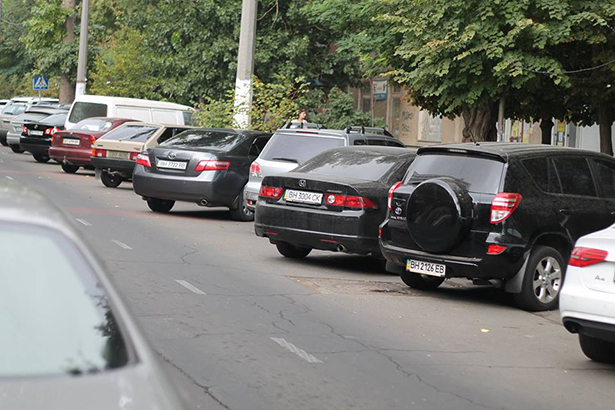 Як "чесні" прокурори Одещини добирались на тестування на дорогих автівках - фото 22