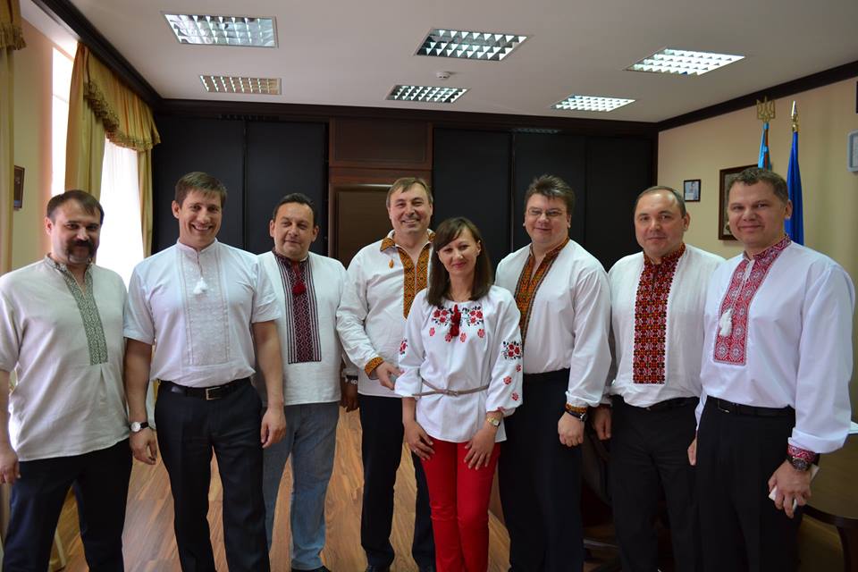 Як міністр спорту Жданов одягнув себе та колег у вишиванки (ФОТО) - фото 1
